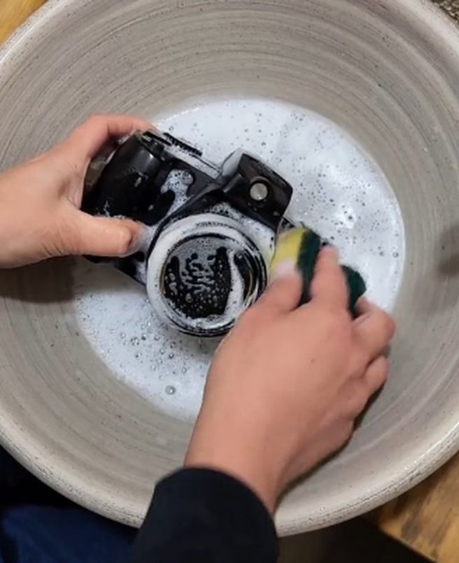 Reel: una cámara de fotos lavada con esponja